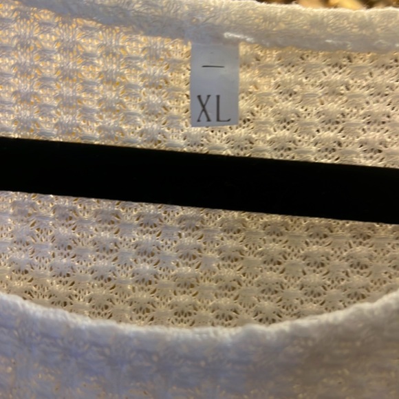 NWOT 2 top bundle XL - Picture 4 of 6